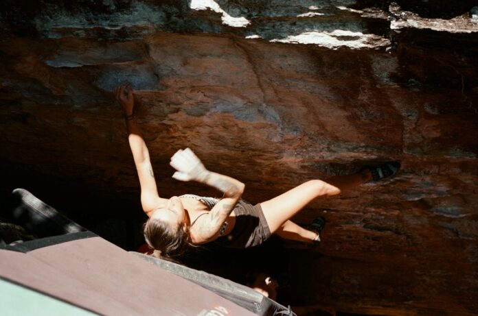 Rocha, Substantivo Feminino no Rocky Spirit